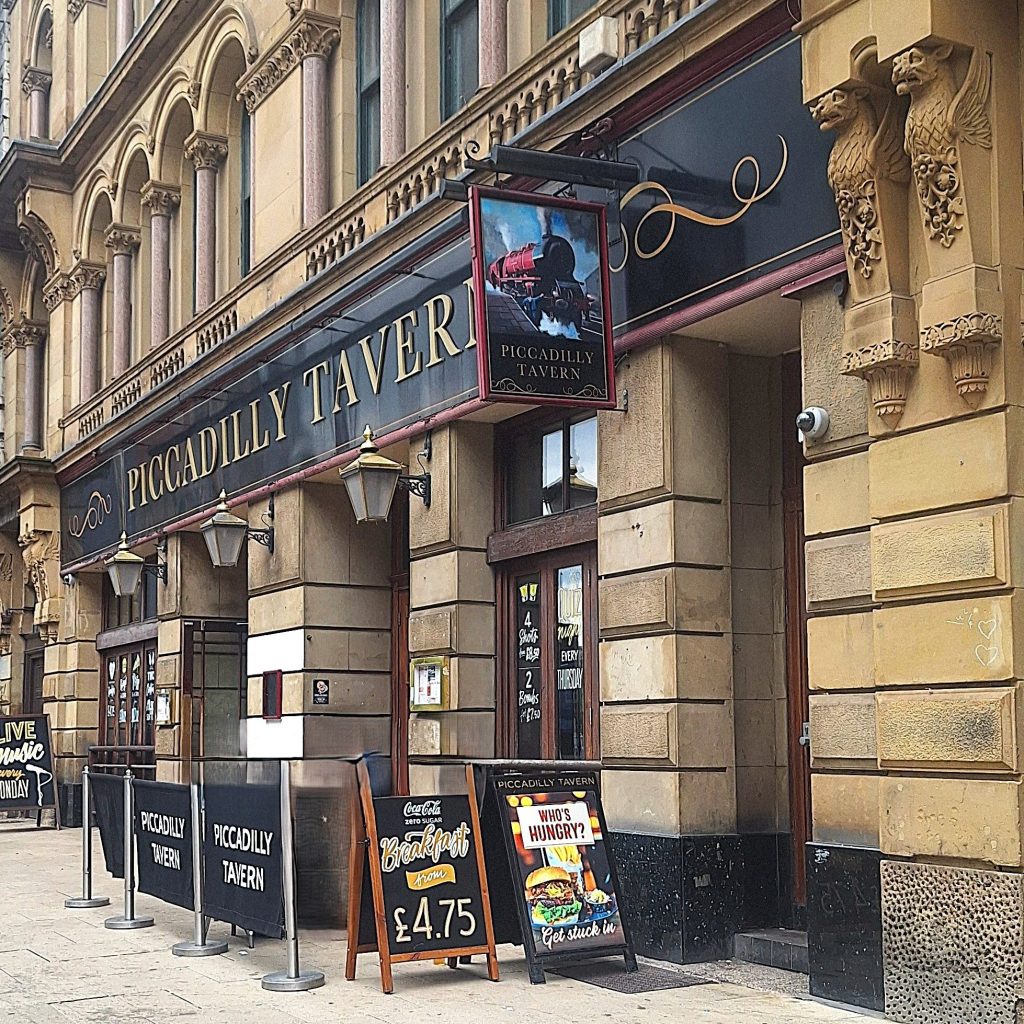 A Cheap Day Trip to Manchester: What I Saw, Did, and Loved in Just One&nbsp;Day